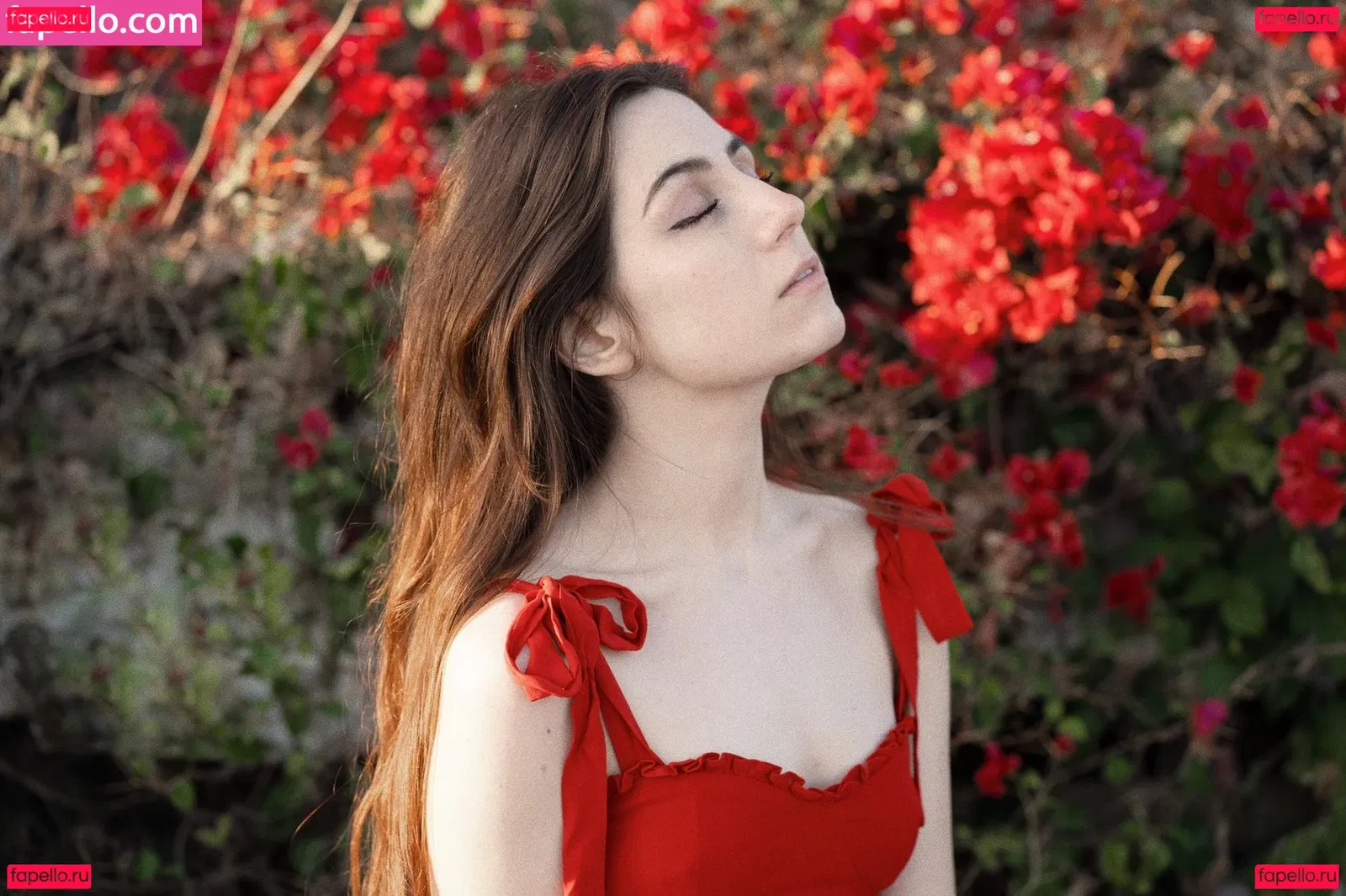 Dodie Clark Onlyfans Photo Gallery 