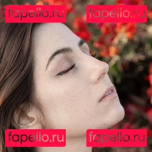 Dodie Clark Onlyfans Photo Gallery 