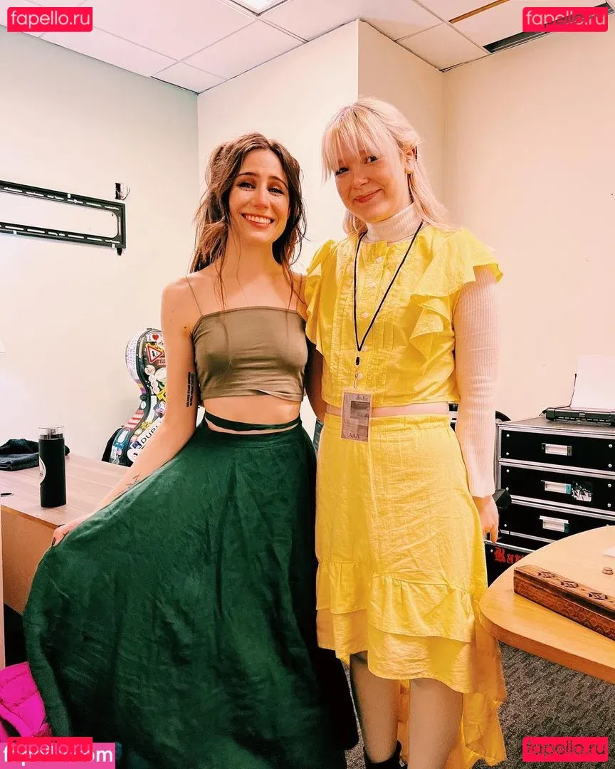 Dodie Clark Onlyfans Photo Gallery 