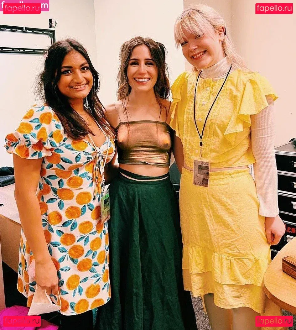 Dodie Clark Onlyfans Photo Gallery 