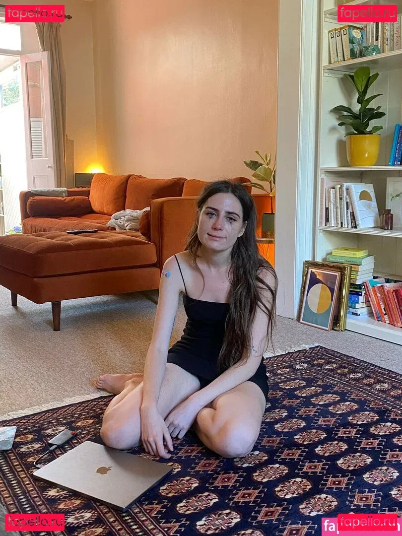 Dodie Clark Onlyfans Photo Gallery 