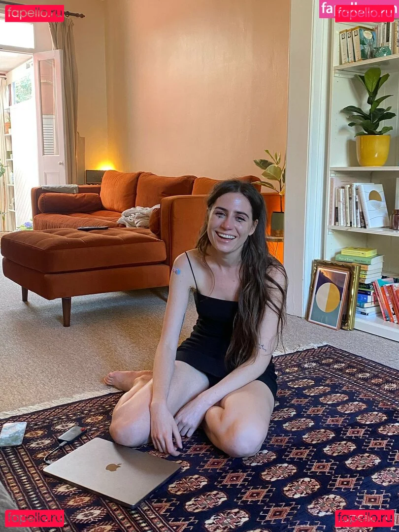 Dodie Clark Onlyfans Photo Gallery 