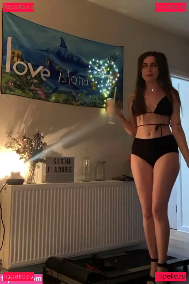 Dodie Clark Onlyfans Photo Gallery 