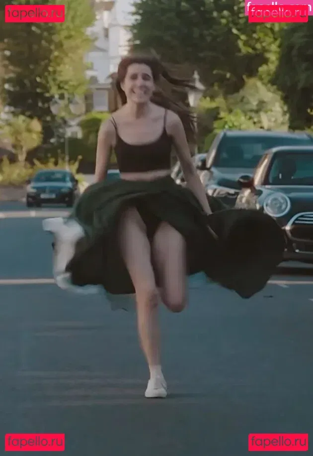 Dodie Clark Onlyfans Photo Gallery 