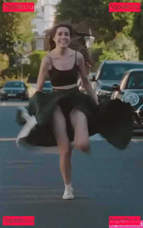 Dodie Clark Onlyfans Photo Gallery 