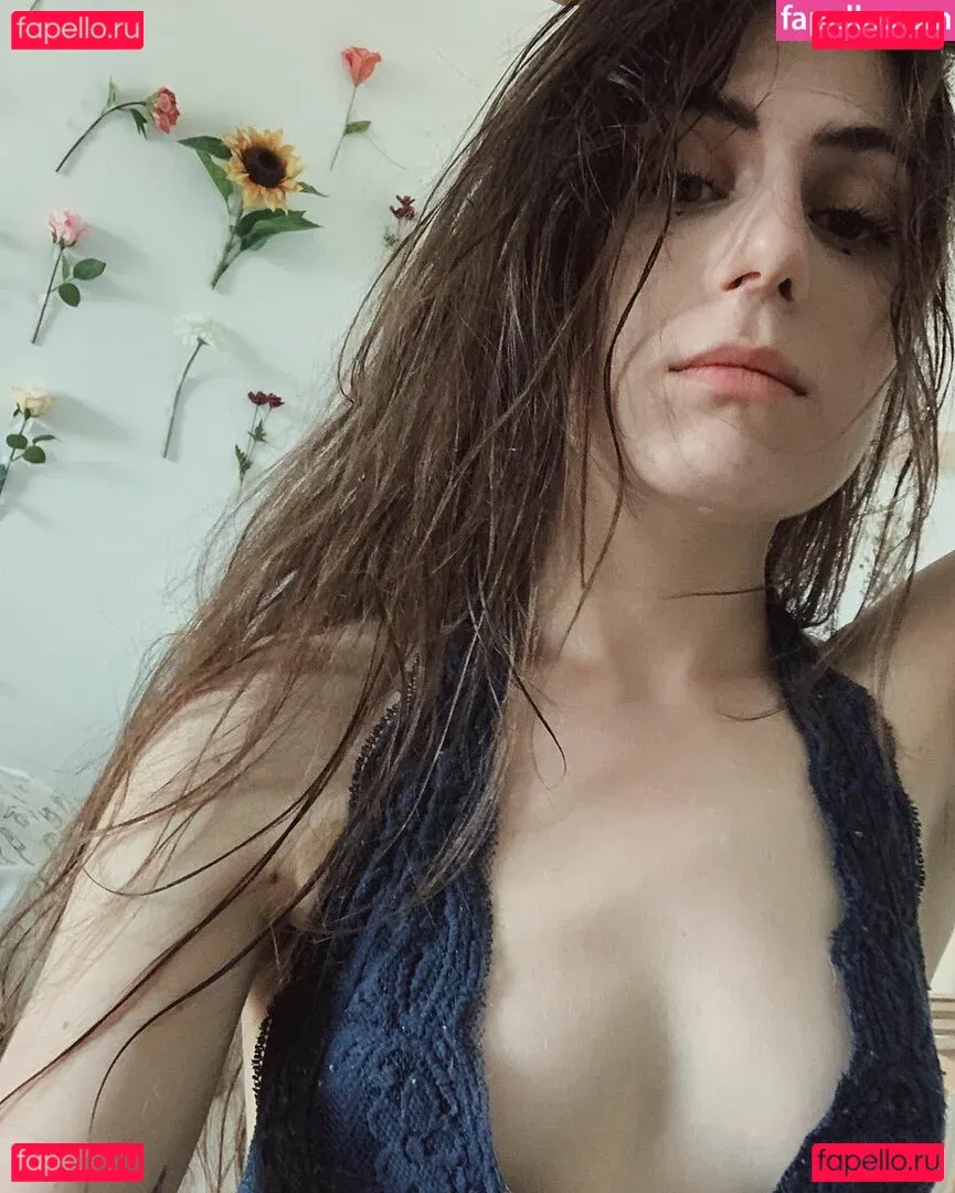 Dodie Clark Onlyfans Photo Gallery 