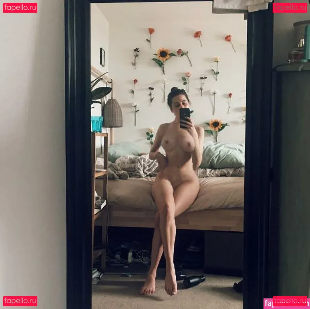 Dodie Clark Onlyfans Photo Gallery 