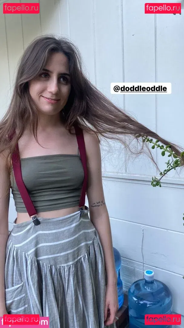 Dodie Clark Onlyfans Photo Gallery 