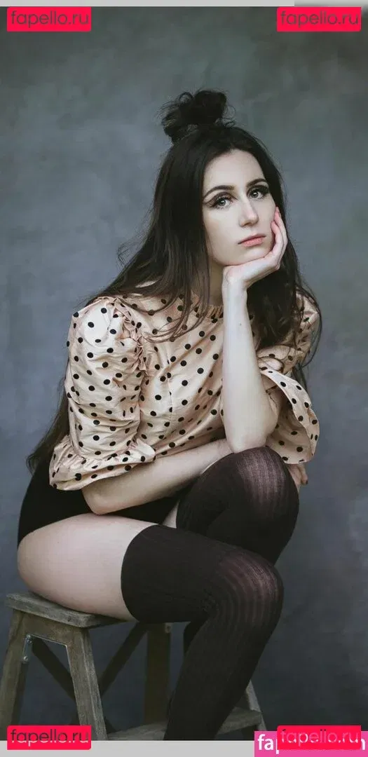 Dodie Clark Onlyfans Photo Gallery 