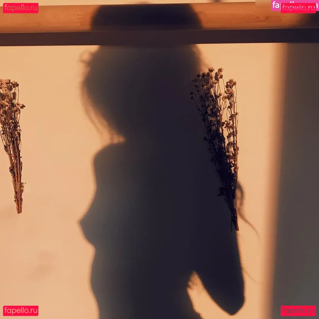 Dodie Clark Onlyfans Photo Gallery 