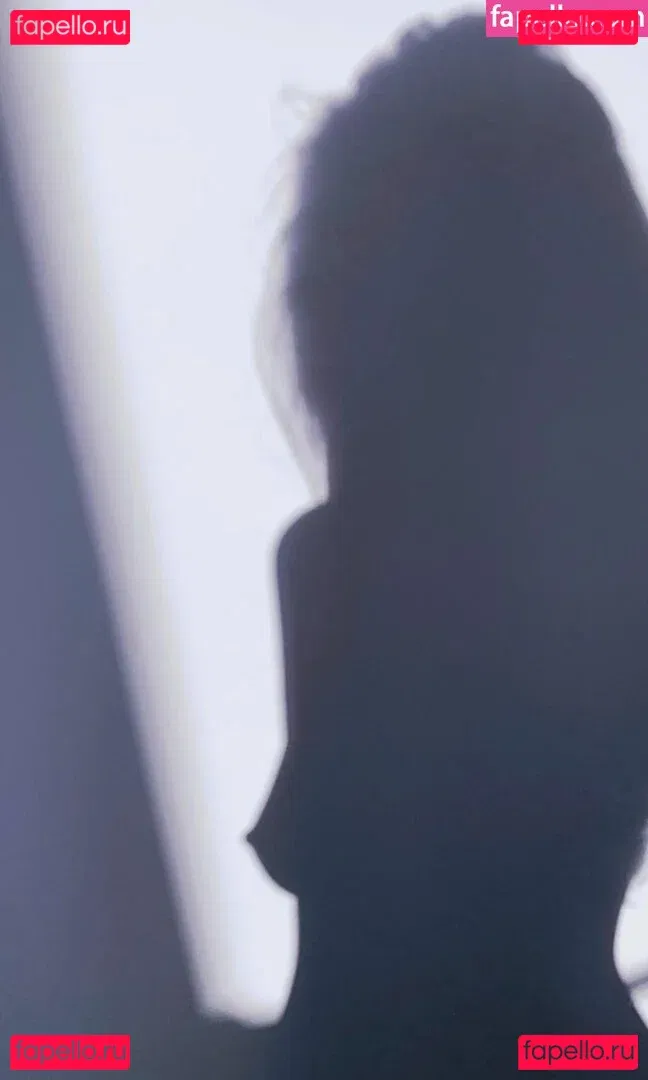 Dodie Clark Onlyfans Photo Gallery 