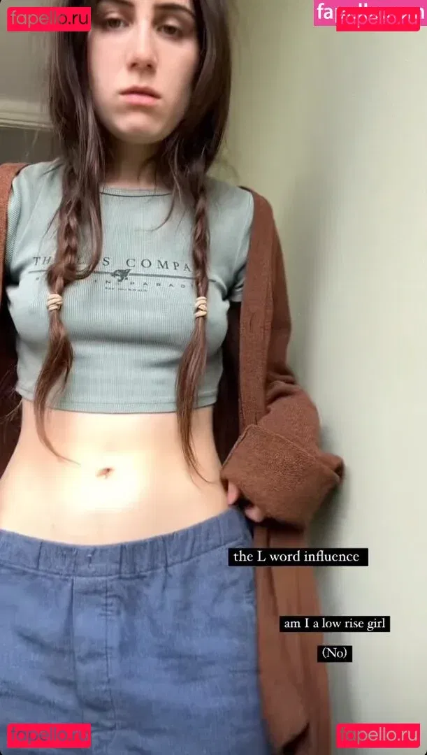 Dodie Clark Onlyfans Photo Gallery 