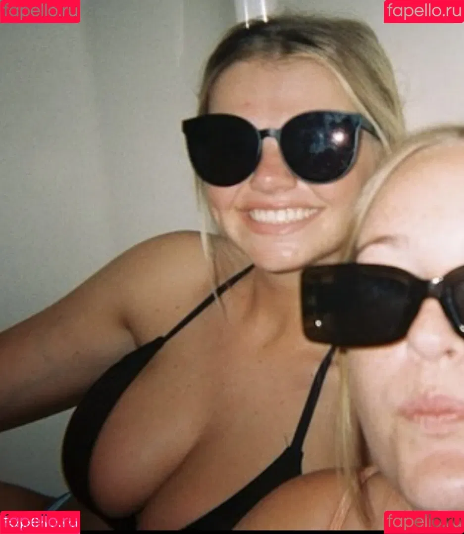 Sara K Onlyfans Photo Gallery 