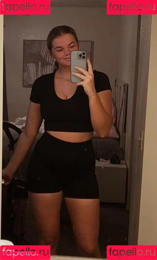 Sara K Onlyfans Photo Gallery 