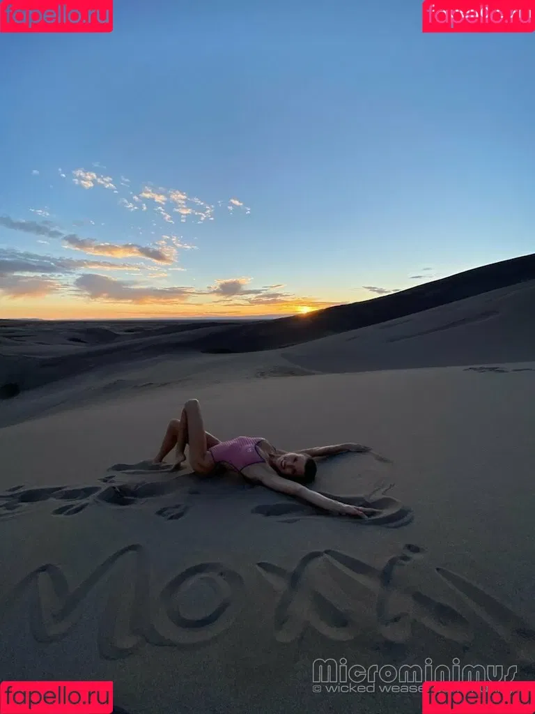 Love_Moxxi Onlyfans Photo Gallery 
