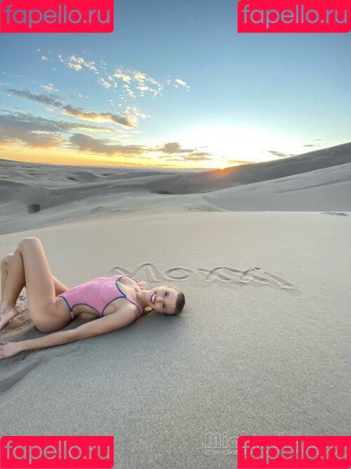 Love_Moxxi Onlyfans Photo Gallery 