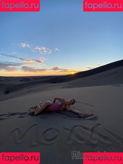 Love_Moxxi Onlyfans Photo Gallery 