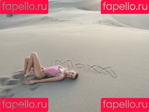 Love_Moxxi Onlyfans Photo Gallery 