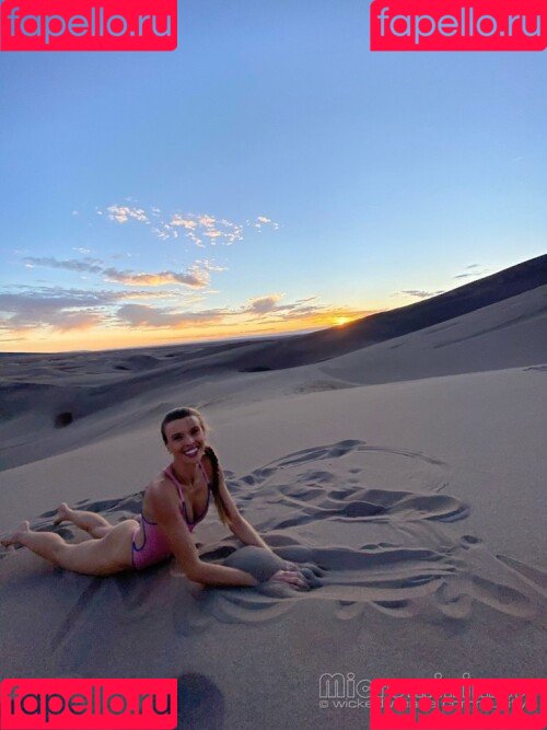 Love_Moxxi Onlyfans Photo Gallery 