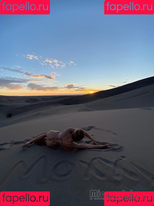 Love_Moxxi Onlyfans Photo Gallery 