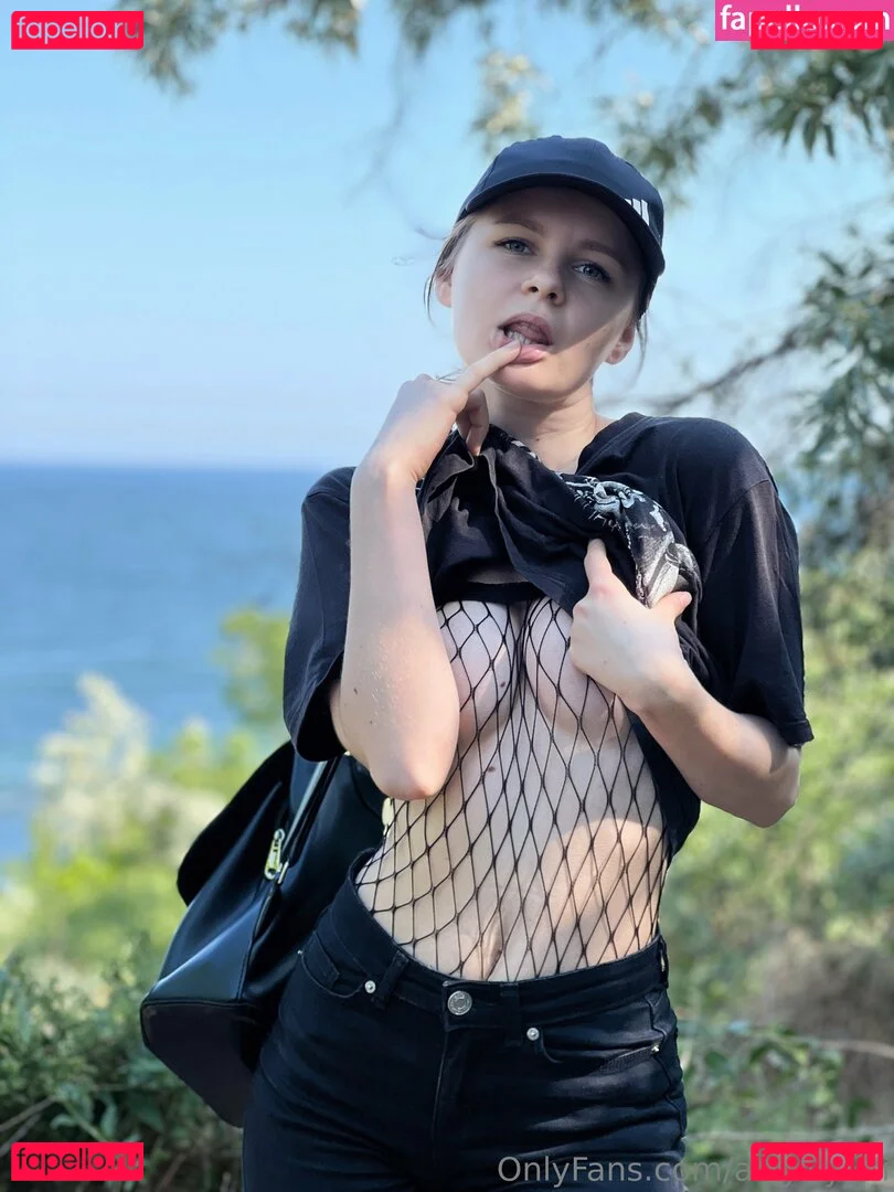 angelyuki Onlyfans Photo Gallery 