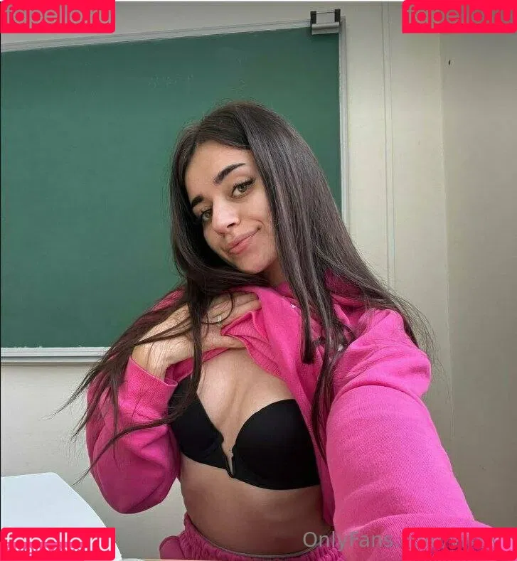 viki.vi Onlyfans Photo Gallery 