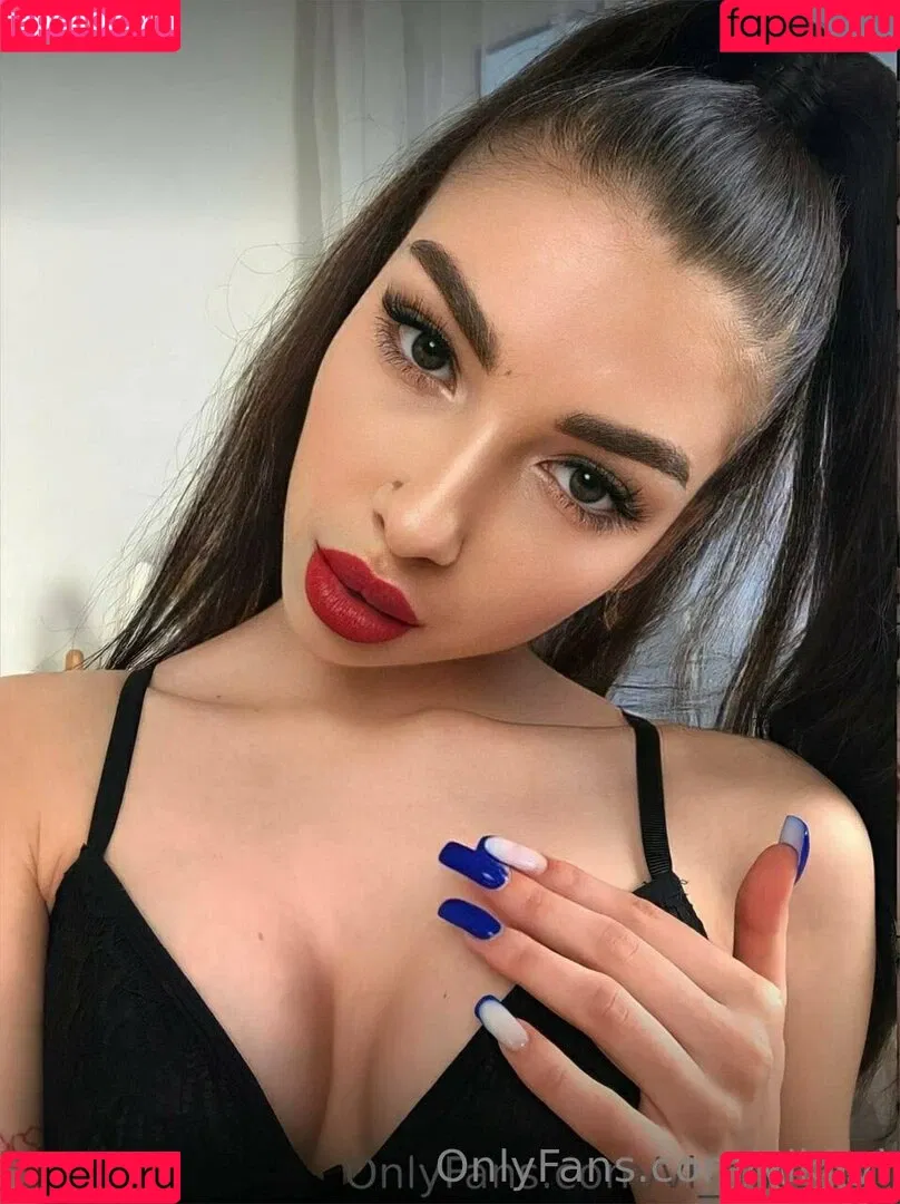 viki.vi Onlyfans Photo Gallery 