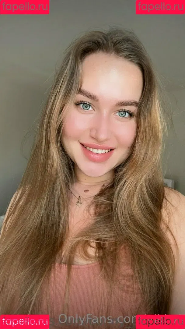 viki.vi Onlyfans Photo Gallery 