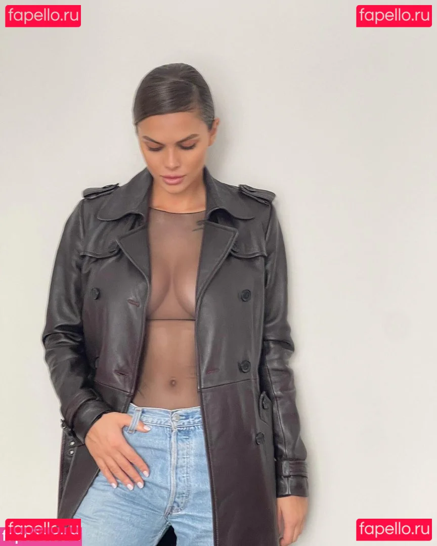 viki.vi Onlyfans Photo Gallery 