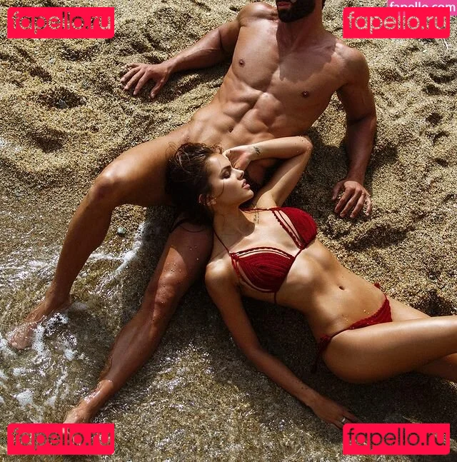 viki.vi Onlyfans Photo Gallery 