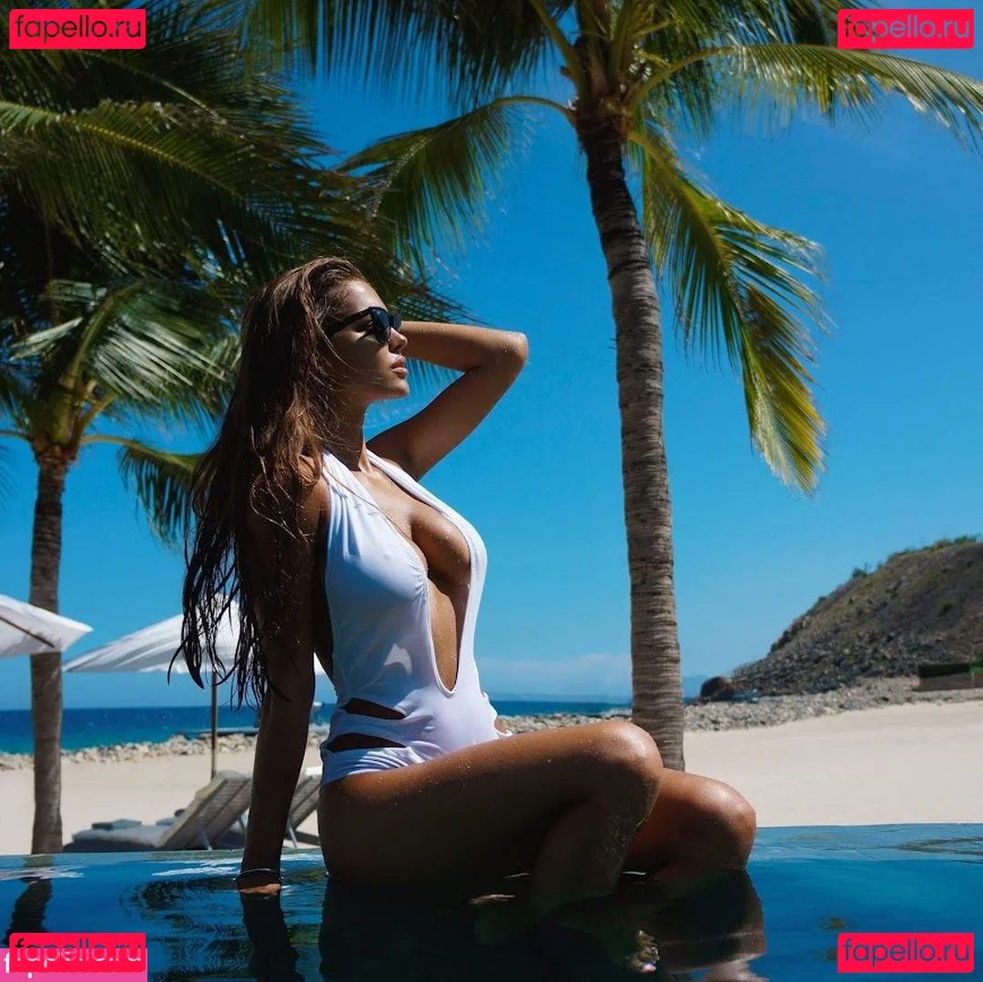 viki.vi Onlyfans Photo Gallery 