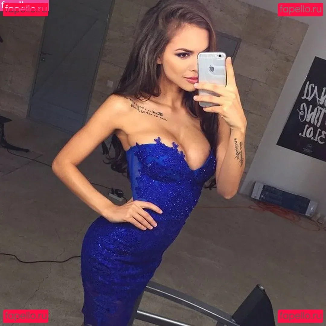 viki.vi Onlyfans Photo Gallery 