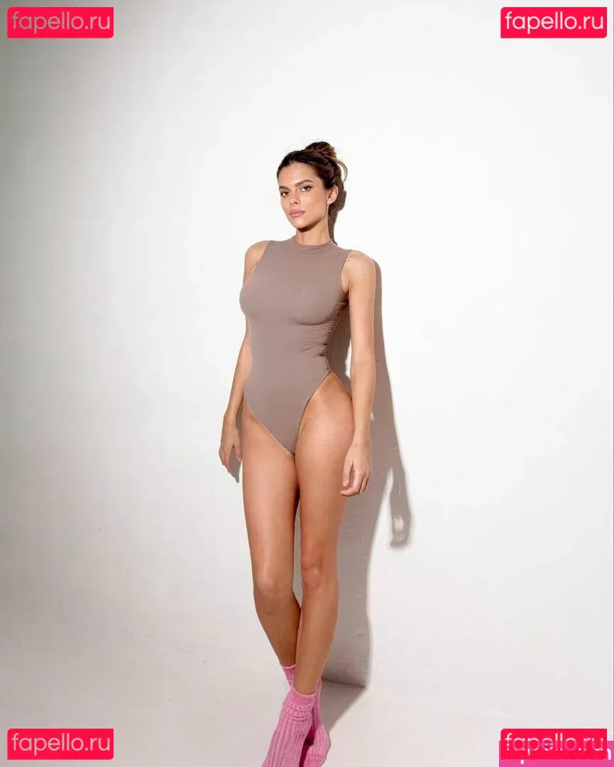 viki.vi Onlyfans Photo Gallery 