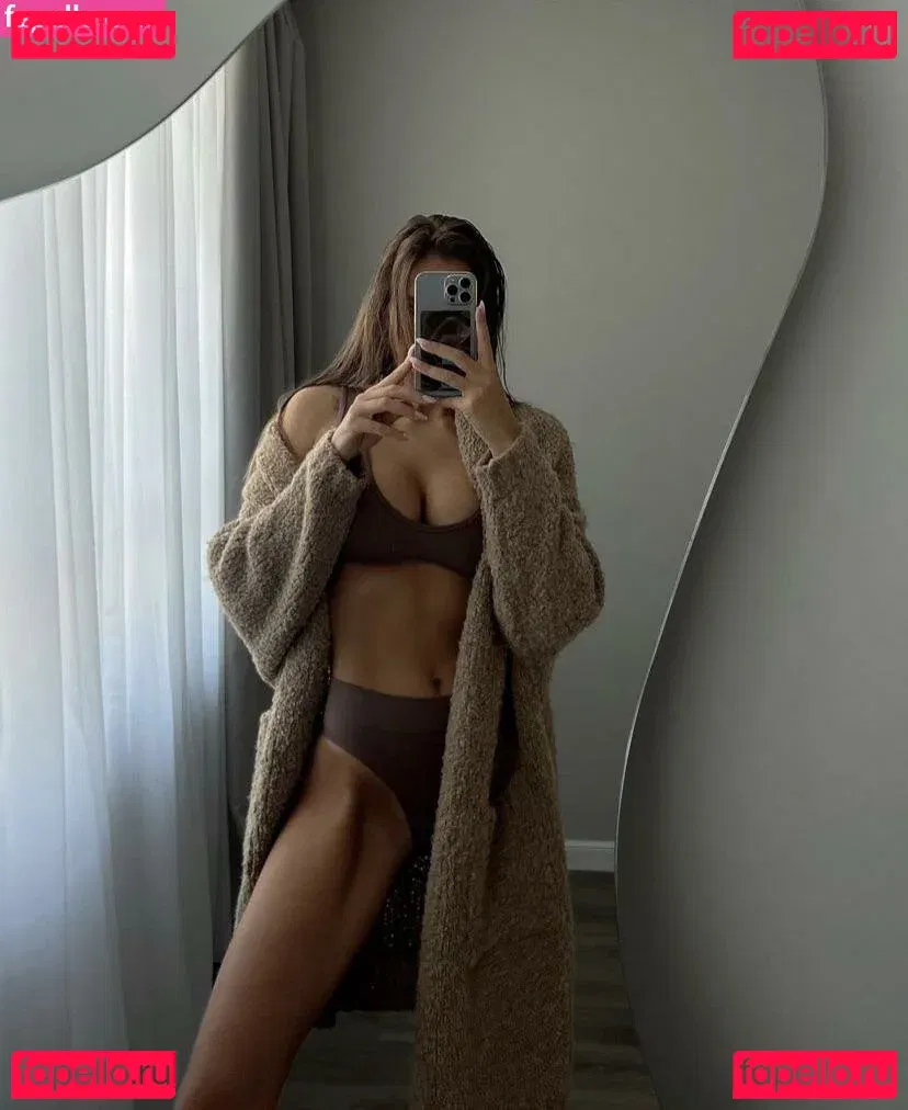 viki.vi Onlyfans Photo Gallery 