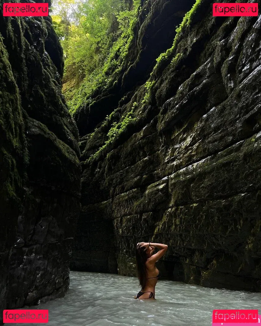 viki.vi Onlyfans Photo Gallery 