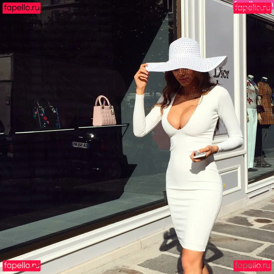 viki.vi Onlyfans Photo Gallery 