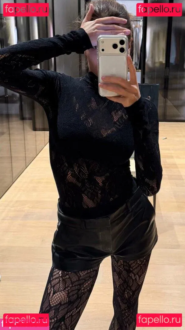 viki.vi Onlyfans Photo Gallery 