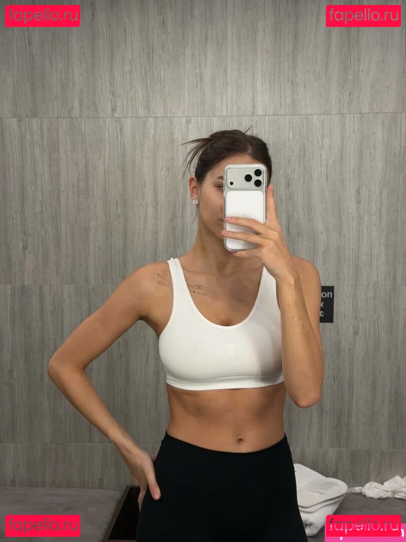 viki.vi Onlyfans Photo Gallery 