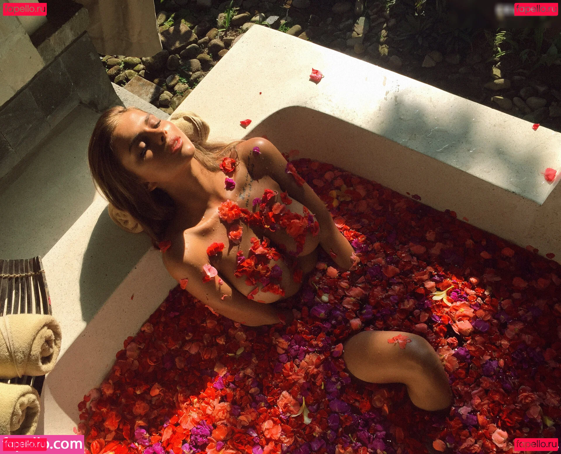 viki.vi Onlyfans Photo Gallery 