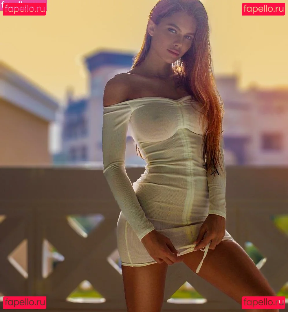 viki.vi Onlyfans Photo Gallery 