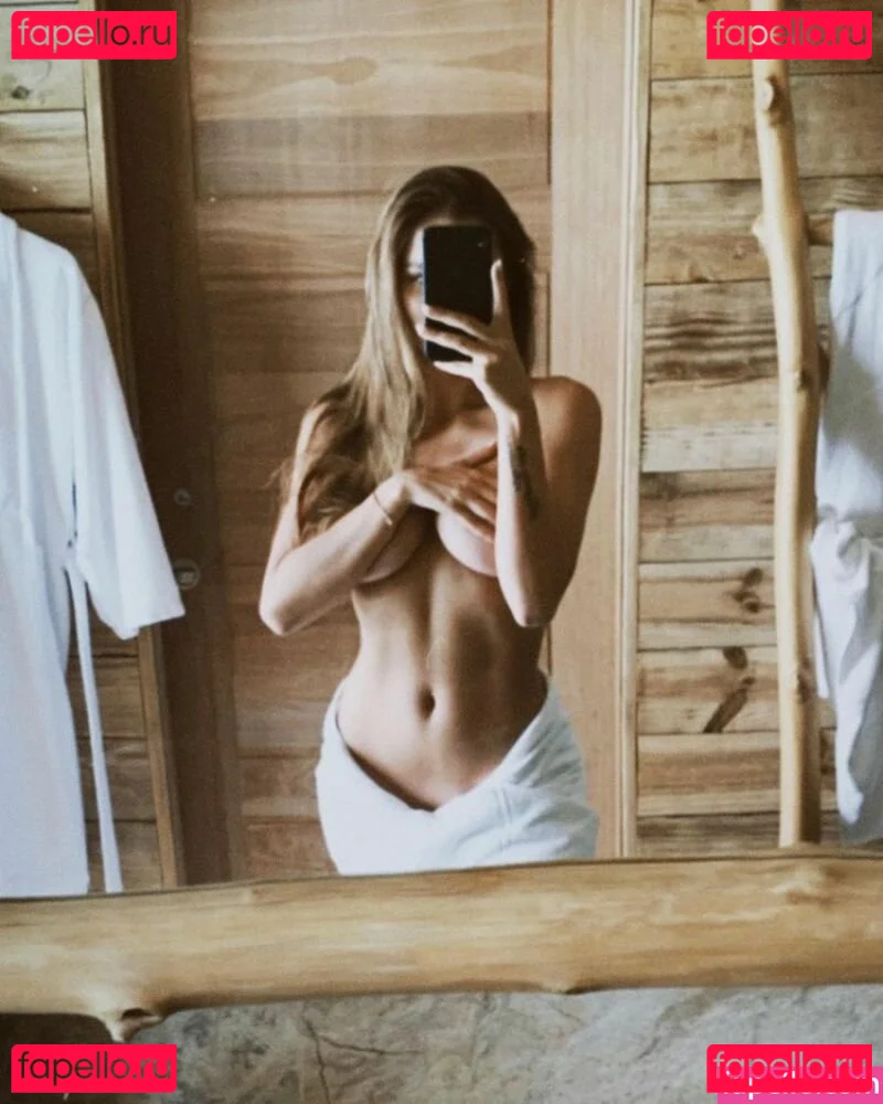 viki.vi Onlyfans Photo Gallery 