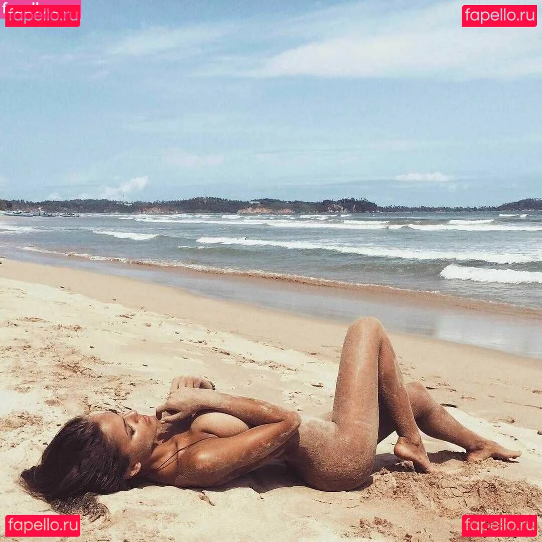 viki.vi Onlyfans Photo Gallery 