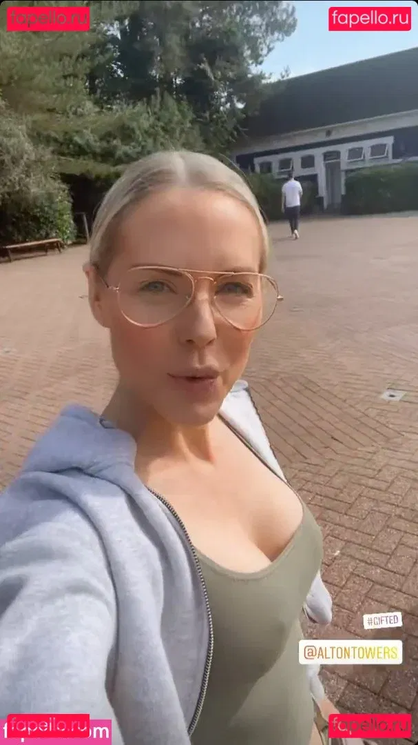 Stephanie Waring Onlyfans Photo Gallery 