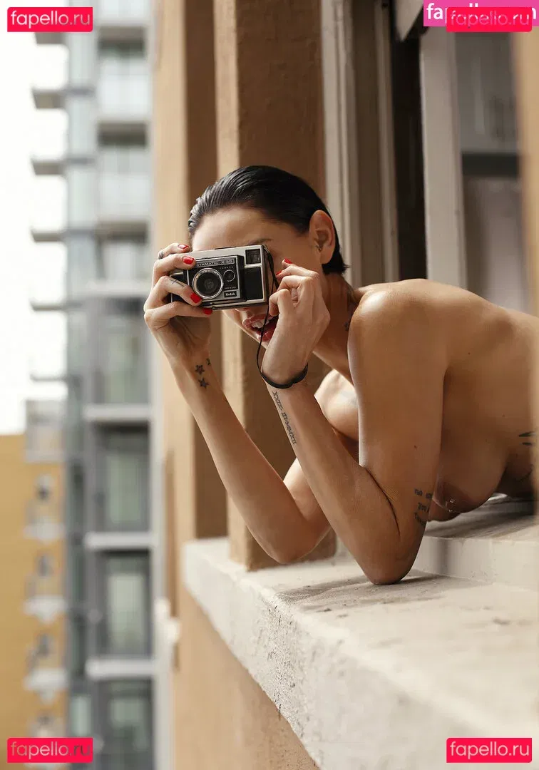 Liryc SG Onlyfans Photo Gallery 