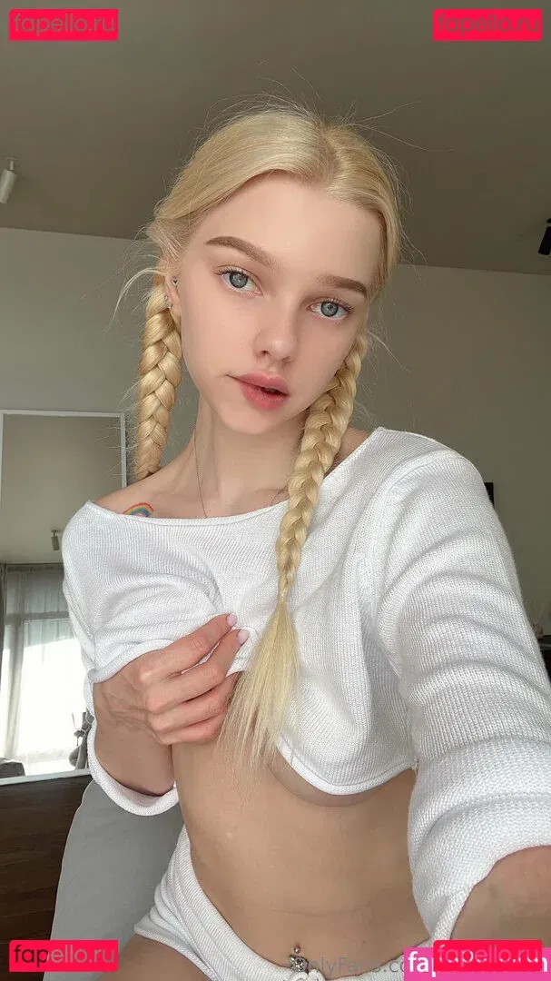 White VIky Onlyfans Photo Gallery 