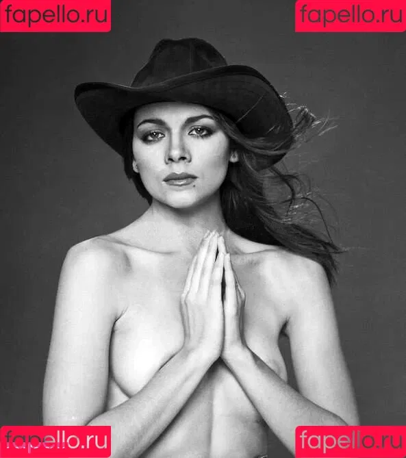 Kim Cattrall Onlyfans Photo Gallery 