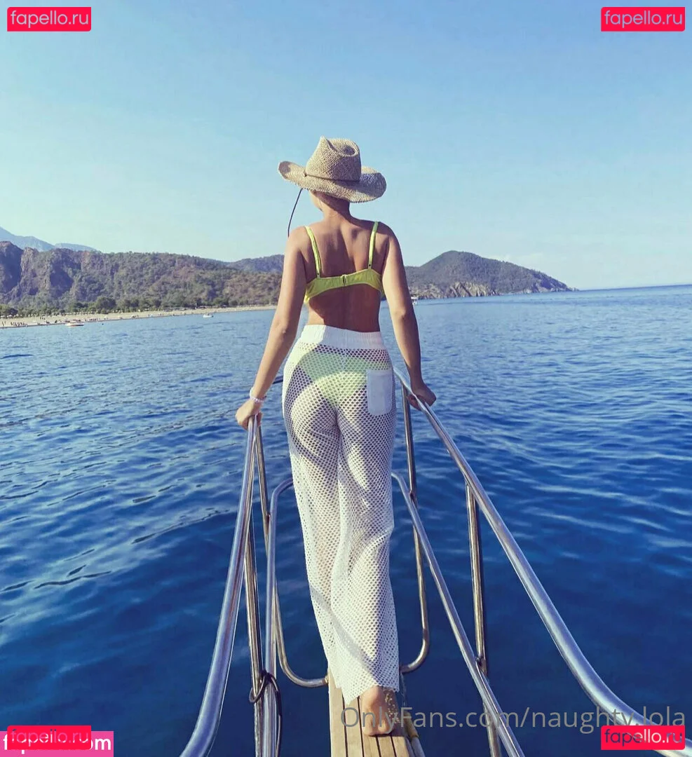 naughty.lola Onlyfans Photo Gallery 
