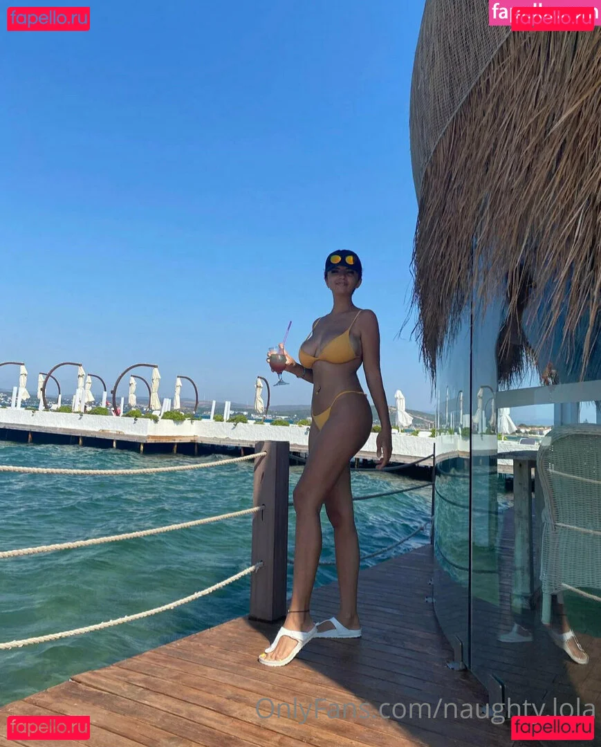 naughty.lola Onlyfans Photo Gallery 