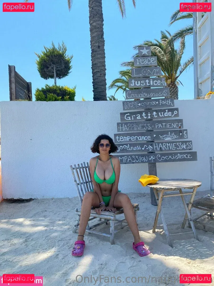 naughty.lola Onlyfans Photo Gallery 