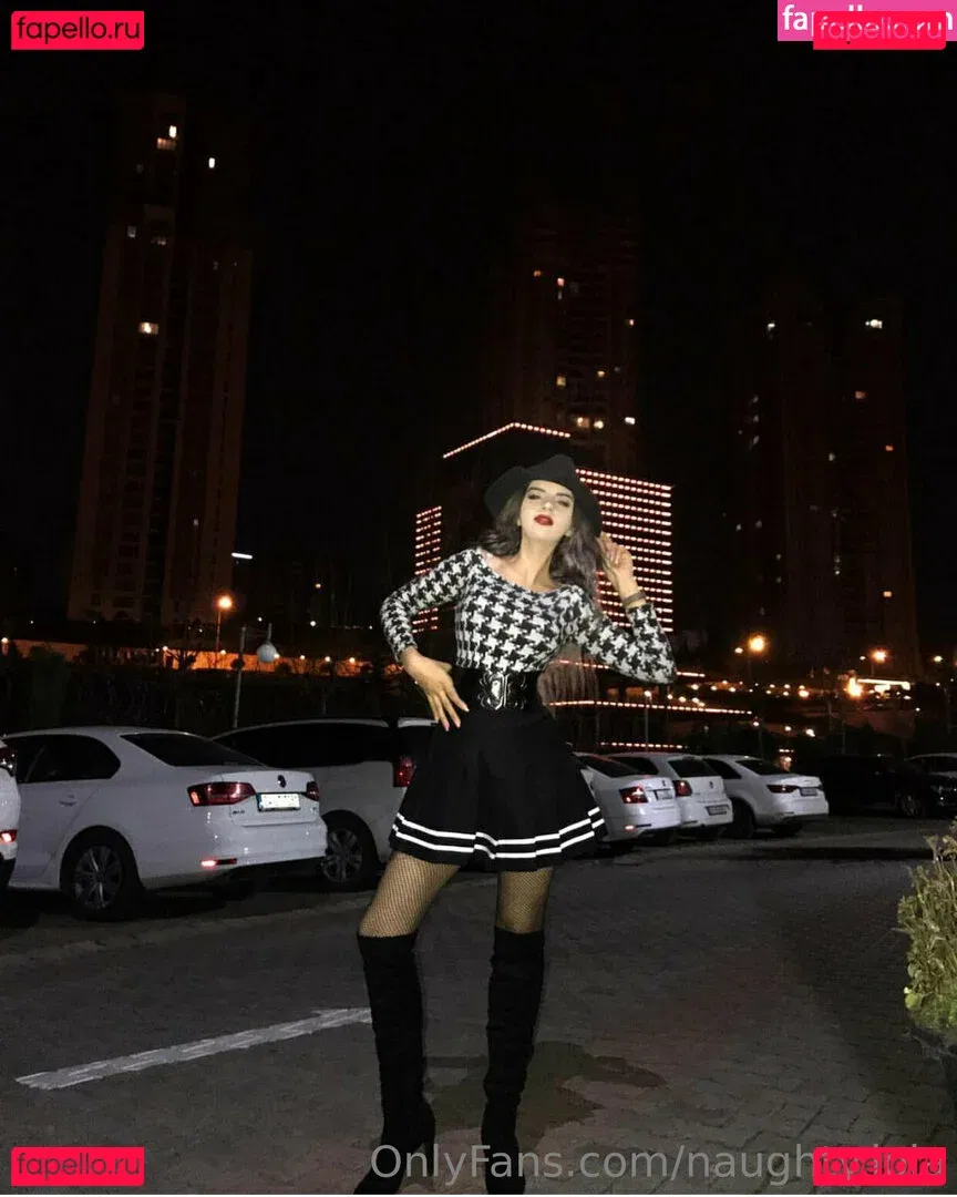 naughty.lola Onlyfans Photo Gallery 